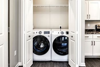 Washer/Dryer (in unit)